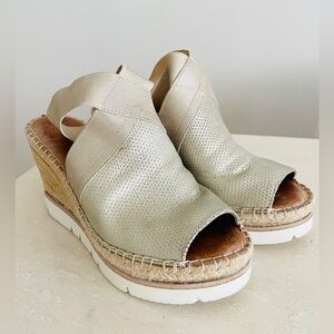 Kenneth Cole Gentle Souls Crista Espadrille Gold Sandals Shoes Platform Wedge 6